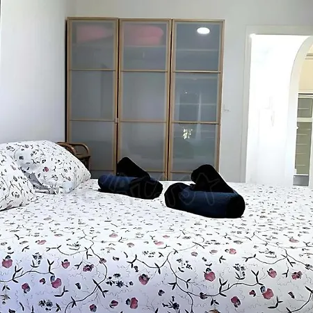 Laguna Apartment *
